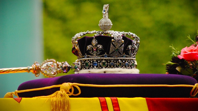 Crown of Queen Elizabeth II on coffin