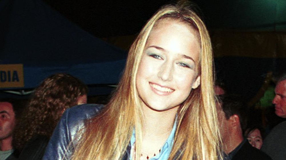 Leelee Sobieski smiling at an event