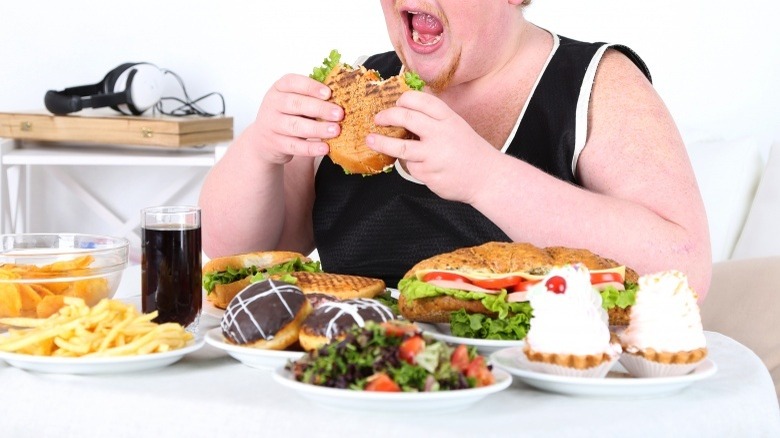 eating overeating gluten carbs