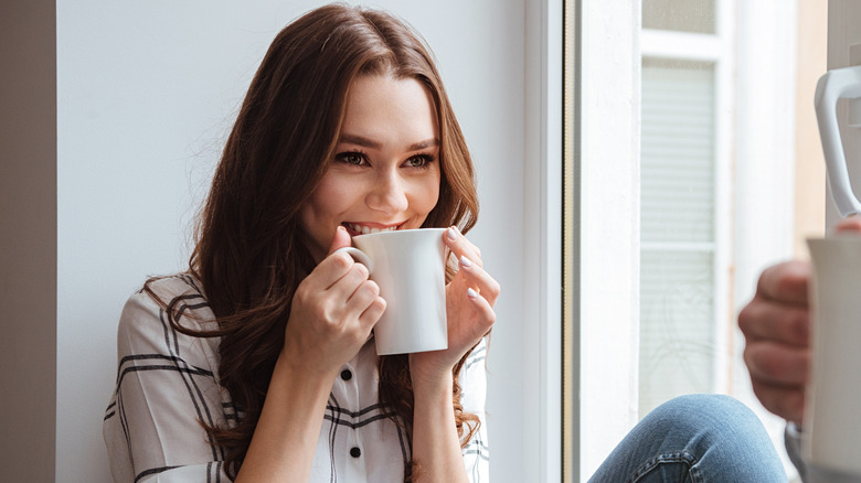 woman drinking honey lemon tea