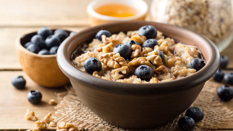 oatmeal with blueberries