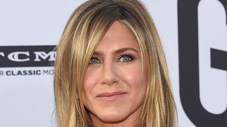 Jennifer Aniston wearing hair extensions 