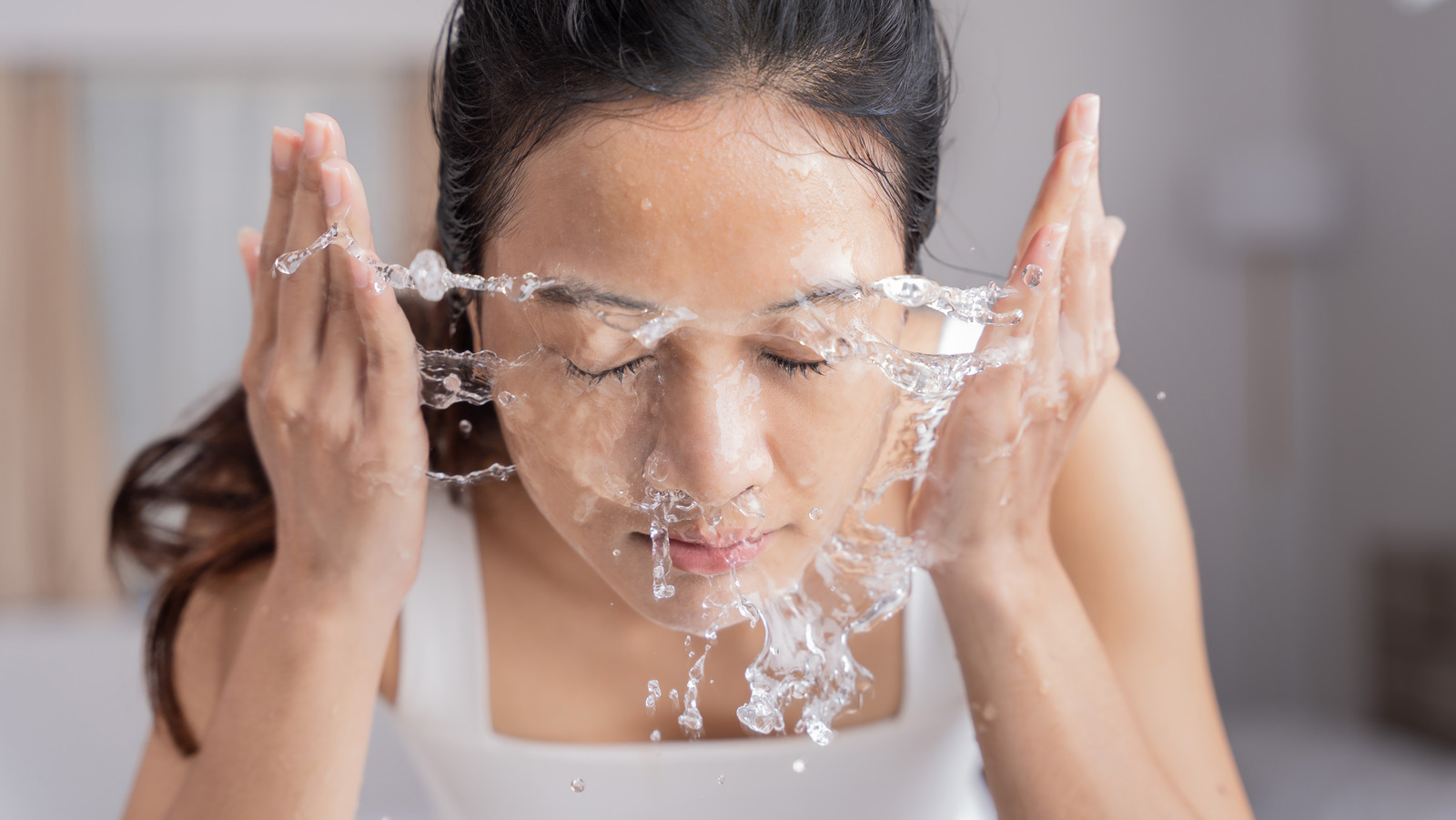 What Really Happens To Your Skin When You Wash Your Face With Cold Water