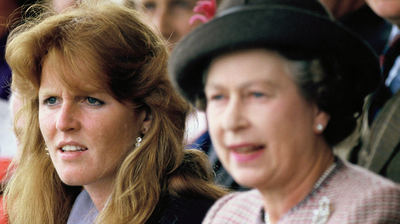 Sarah Ferguson and Queen Elizabeth posing 