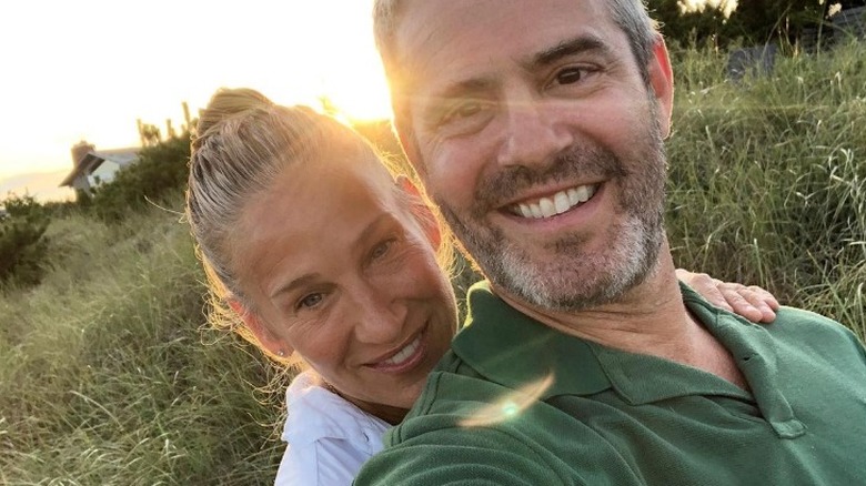 Makeup-free photo of Sarah Jessica Parker with Andy Cohen