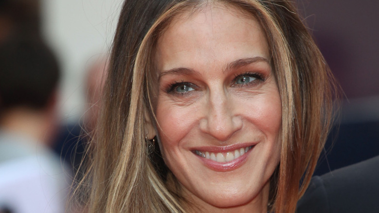 Sarah Jessica Parker wearing minimal makeup in 2013