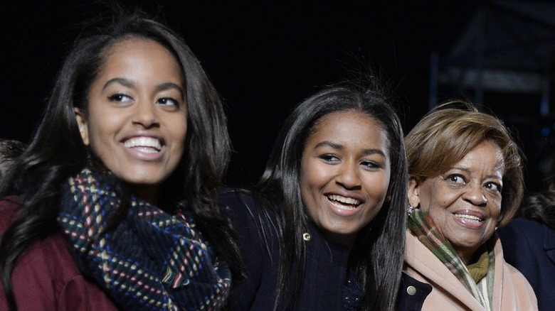 Sasha and Malia Obama posing with Marian Robinson