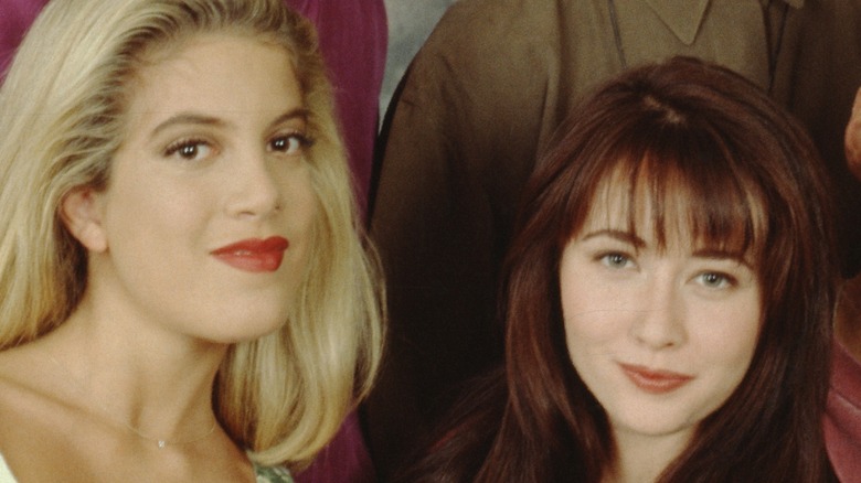 Shannen Doherty and Tori Spelling in a cast photo