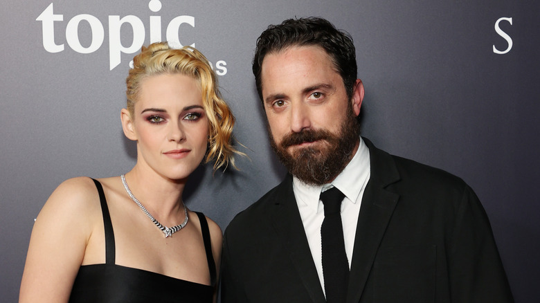 Kristen Stewart and Pablo Larraín posing