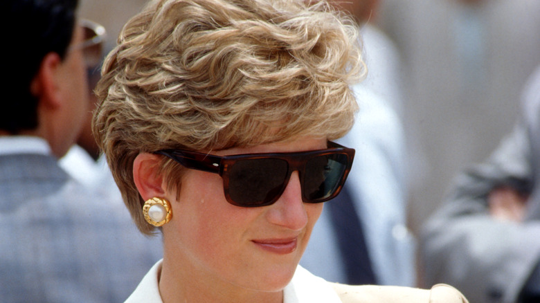 Diana Spencer with short hair 