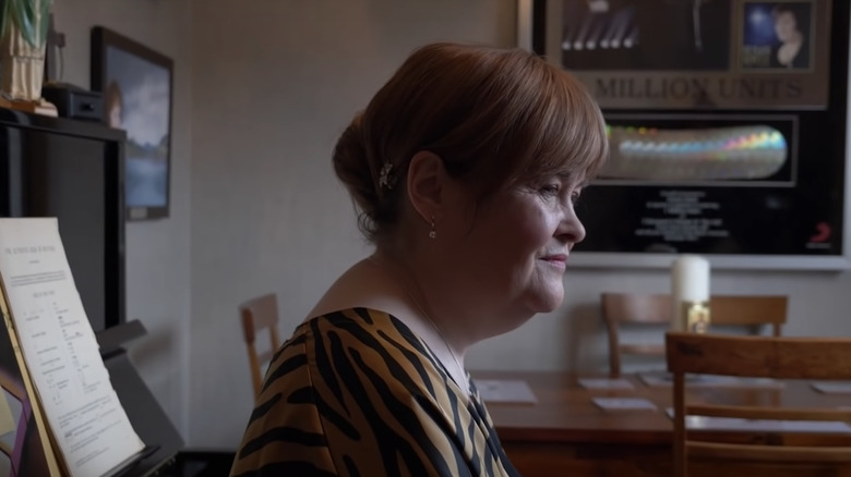 Susan Boyle in piano room