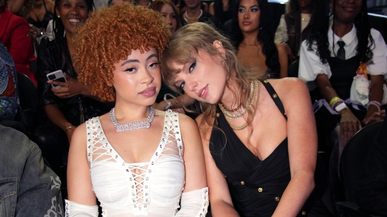 Ice Spice and Taylor Swift sitting together 