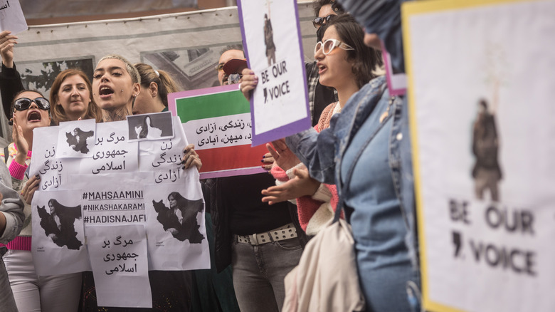 Protesters outside Iranian consulate in Turkey