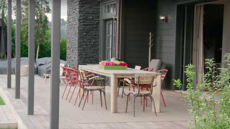 Outdoor dining space in Jessica Alba's home