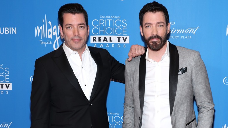 Jonathan Scott with hand on Drew Scott's shoulder