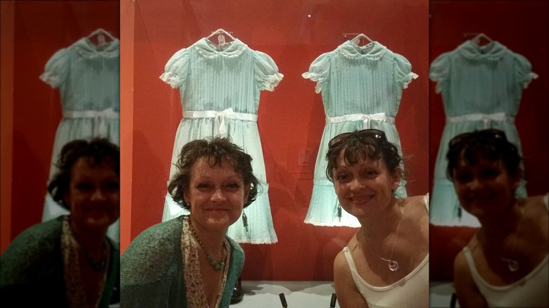 Lisa and Louise with their famous dresses