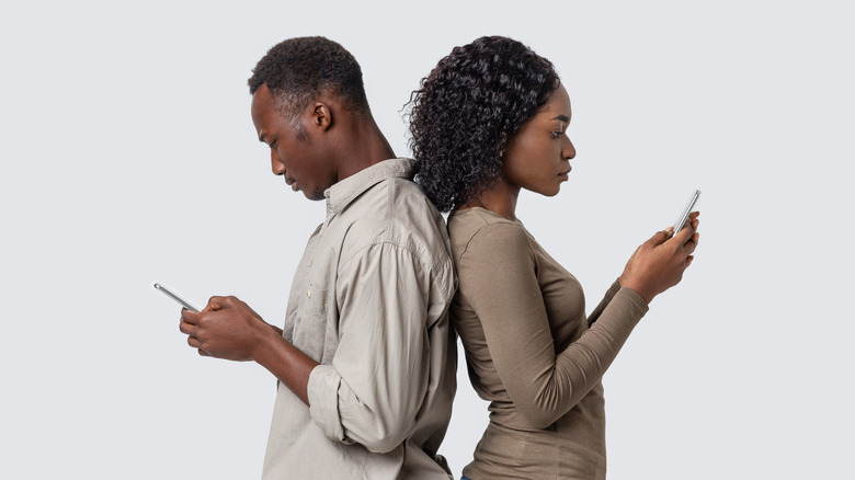 Man and woman texting 