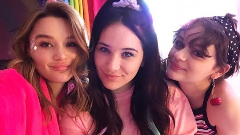 Hunter King, Kelli King, and Joey King smiling