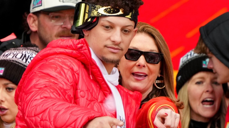 Patrick Mahomes Randi Mahomes pointing