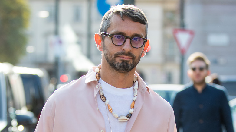 Model wearing shell necklace