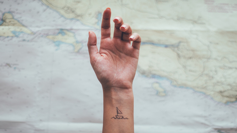 25 Minimalist Tattoo Designs That Are Anything But Basic