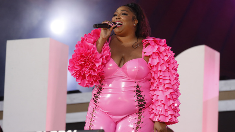 Lizzo wearing big sleeves