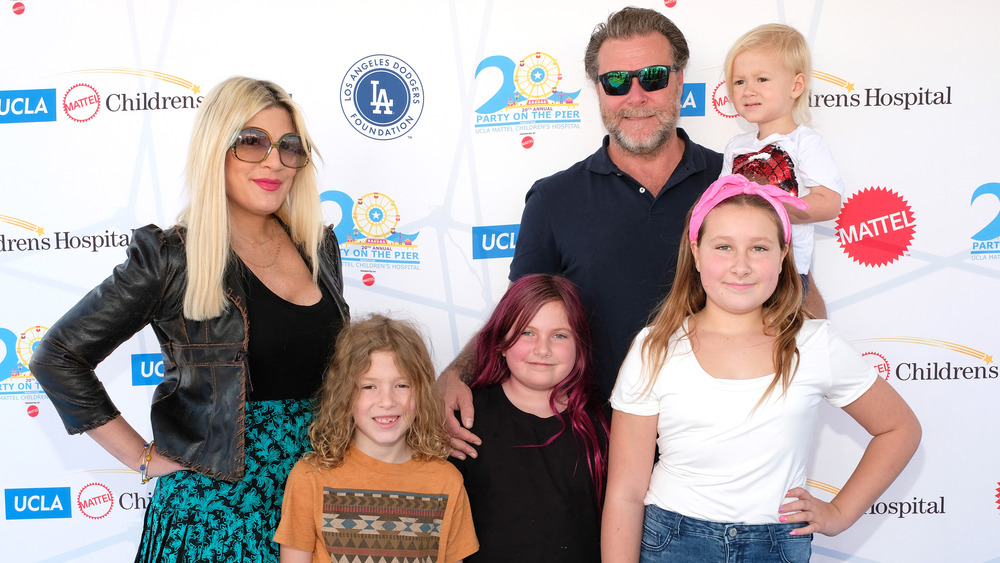 Tori Spelling, Dean McDermott, and kids smile