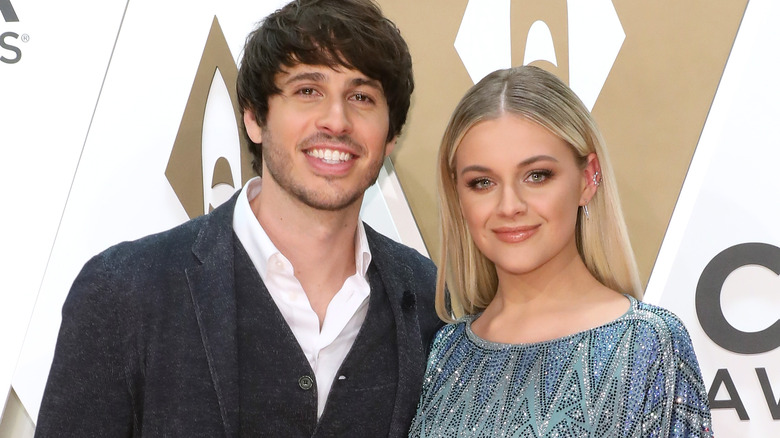 Morgan Evans and Kelsea Ballerini pose together