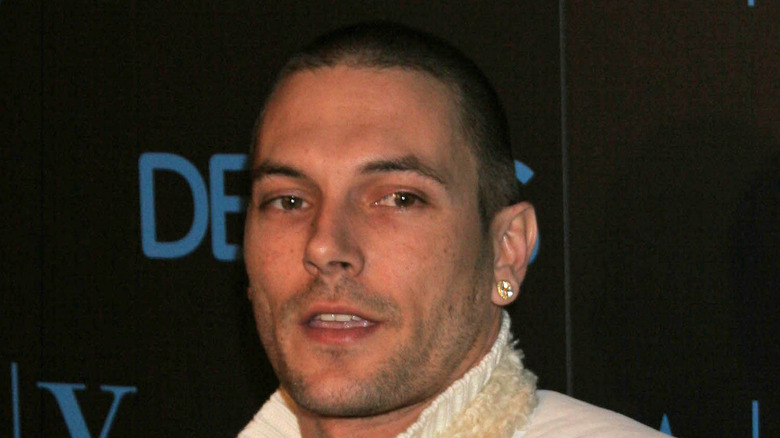 Kevin Federline looks