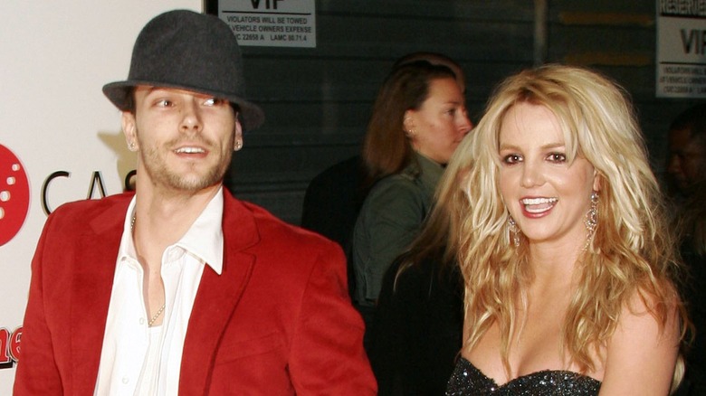 Kevin Federline, Britney Spears walking 