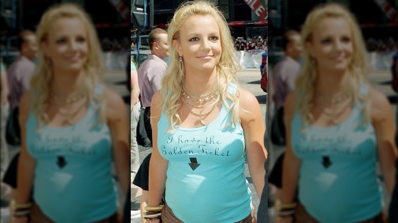 Pregnant Britney Spears smiling 