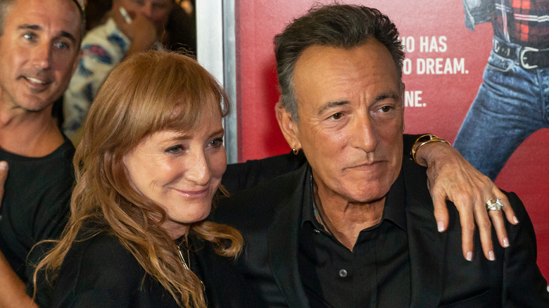 Bruce Springsteen and Patti Scialfa hugging