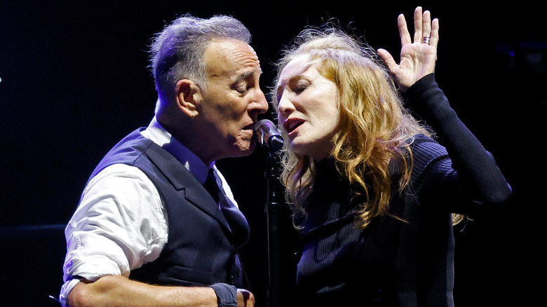 Bruce Springsteen and Patti Scialfa singing