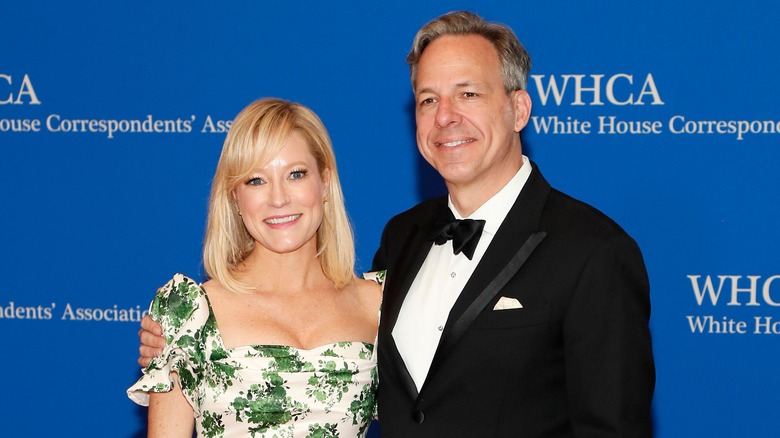 Jake Tapper poses with wife Jennifer Marie Brown at a White House Correspondents' Association event