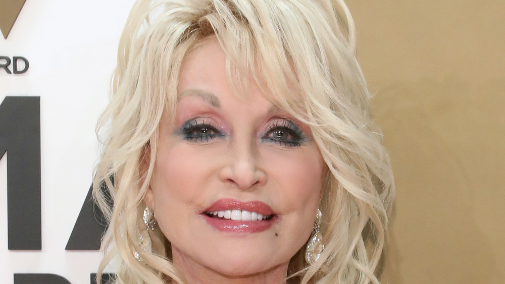 Dolly Parton smiling at award show