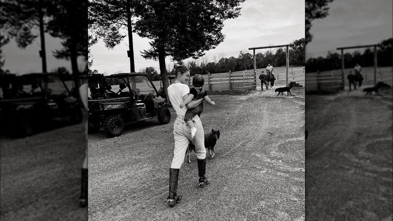 Gigi Hadid holding her daughter