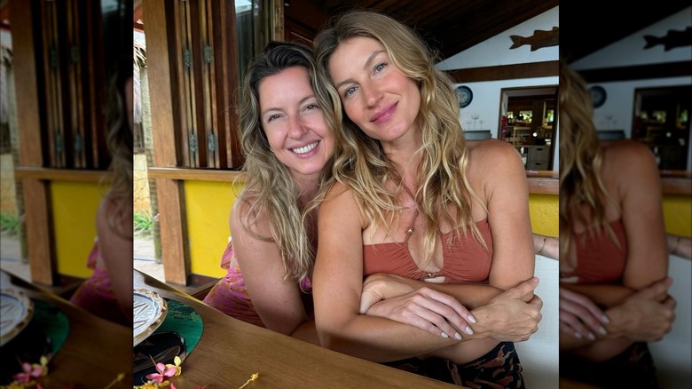 Patricia Bündchen embraces twin sister Gisele Bündchen