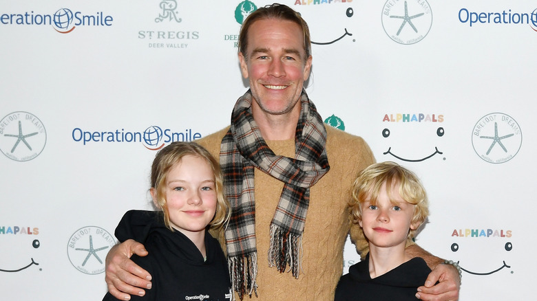 James Van Der Beek posing with his two oldest kids