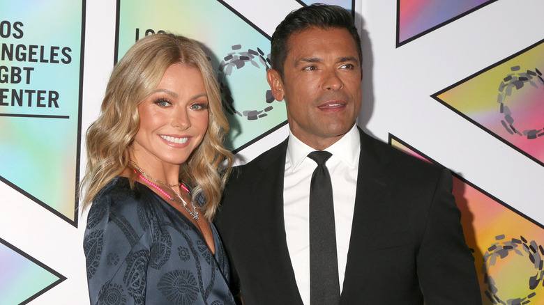 Kelly Ripa and Mark Consuelos on red carpet