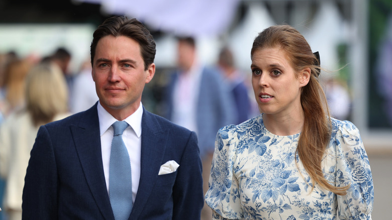 Princess Beatrice and Edoardo Mapelli Mozzi outside