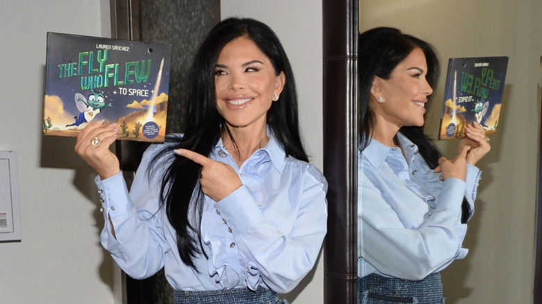 Lauren Sánchez holding up her children's book