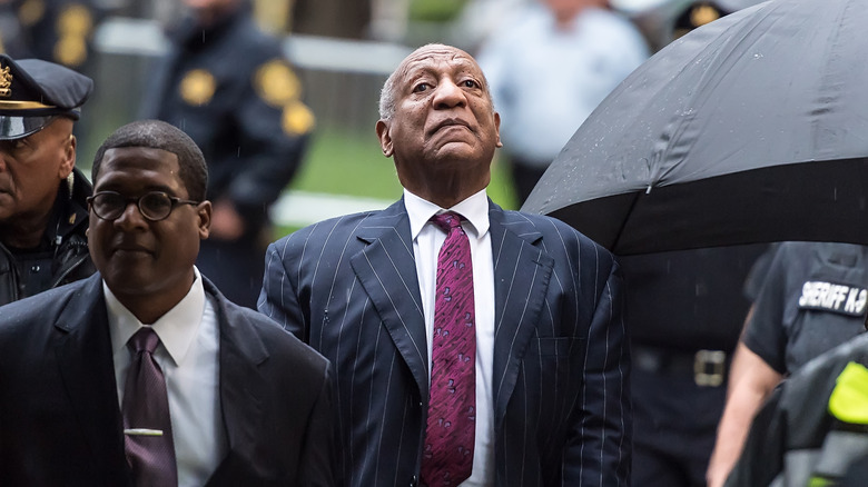 bill cosby arrives to court amid trial