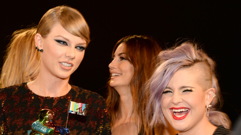 Taylor Swift and Kelly Osbourne at the MTV Music Awards