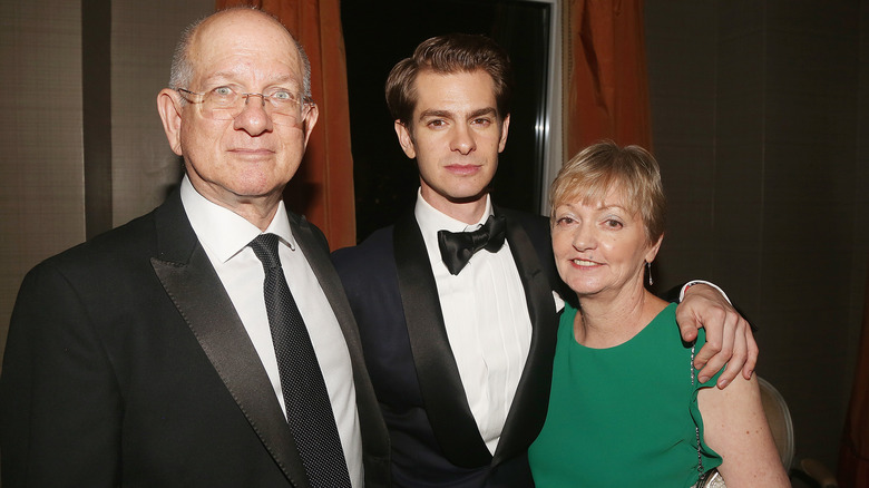 Andrew Garfield smiling with his arm around his mother Lynn Garfield