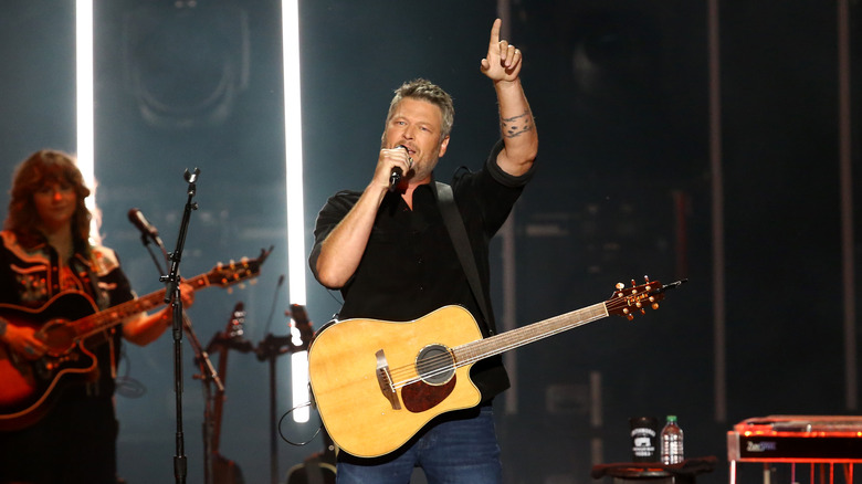 Blake Shelton performing