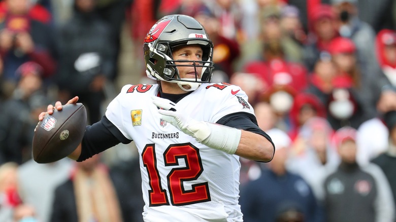 Tampa Bay Buccaneers quarterback Tom Brady throws a pass during an NFL game at FedEx Field. 