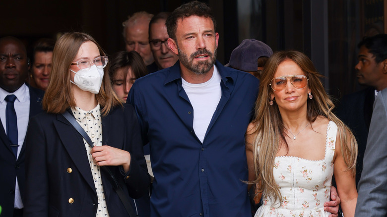 Violet Affleck walks with dad Ben Affleck and Jennifer Lopez