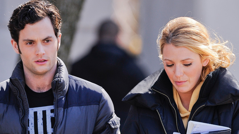 Penn Badgley and Blake Lively on Gossip Girl set