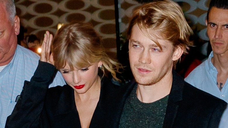 Taylor Swift and Joe Alwyn walking