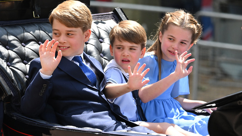 Prince George smiling and waving with his siblings